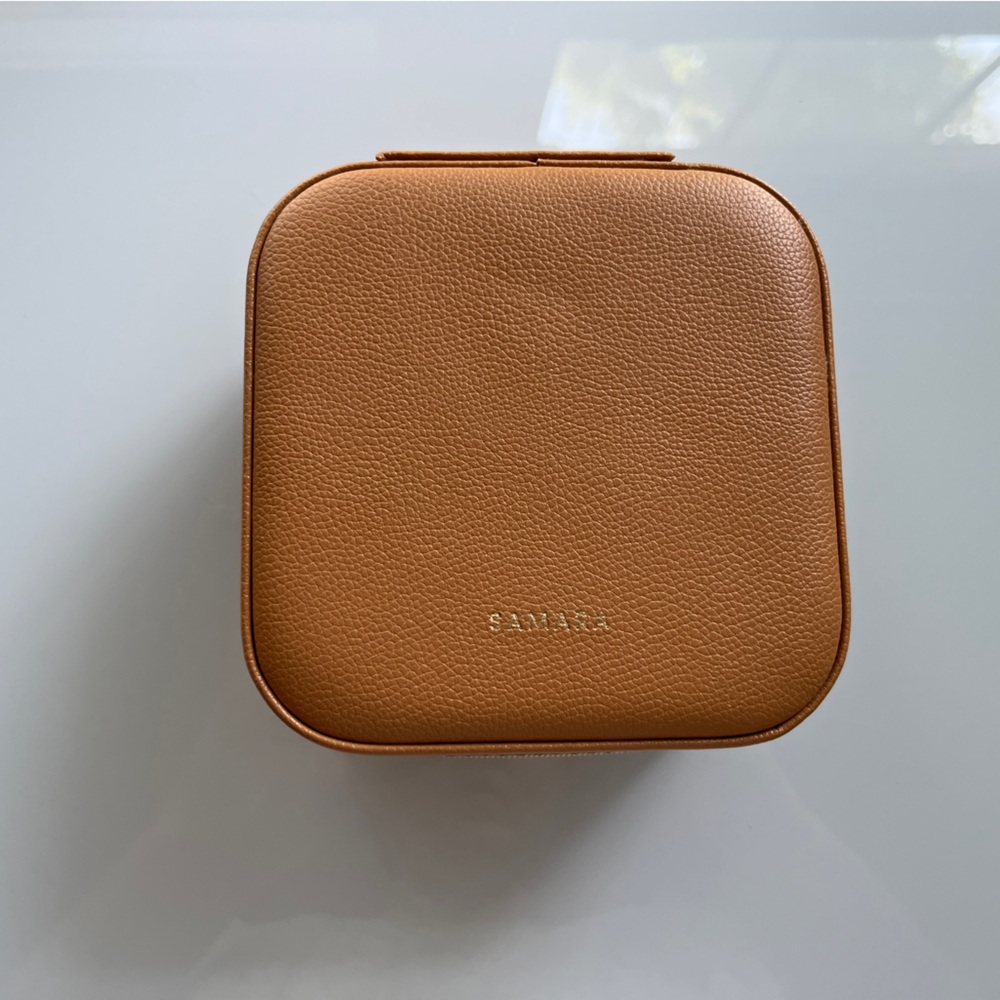 NWOT Samara beige vegan travel jewelry holder